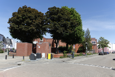 914307 Gezicht op de voormalige 1e Da Costaschool (Brederoplein 13) te Utrecht.